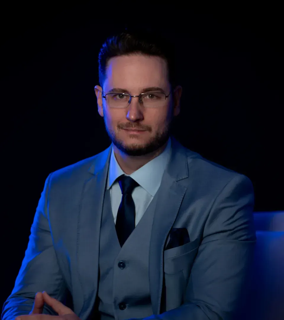 Retrato do Dr. Wander Pirota, cirurgião plástico em Goiânia